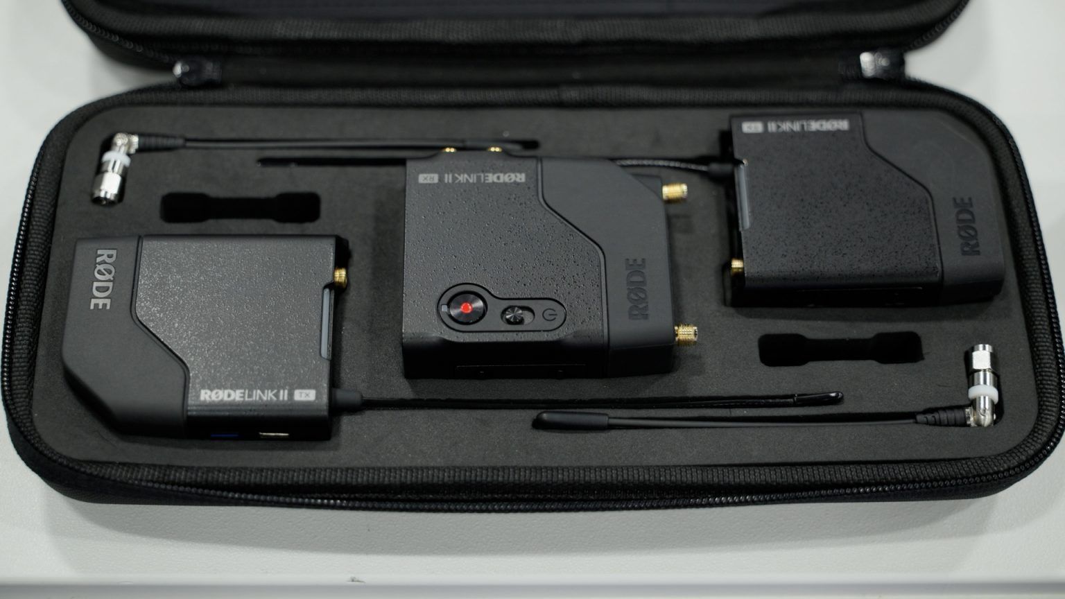 Бездротова мікрофонна UHF система R&Oslash;DE R&Oslash;DELink II (на 2 персони)