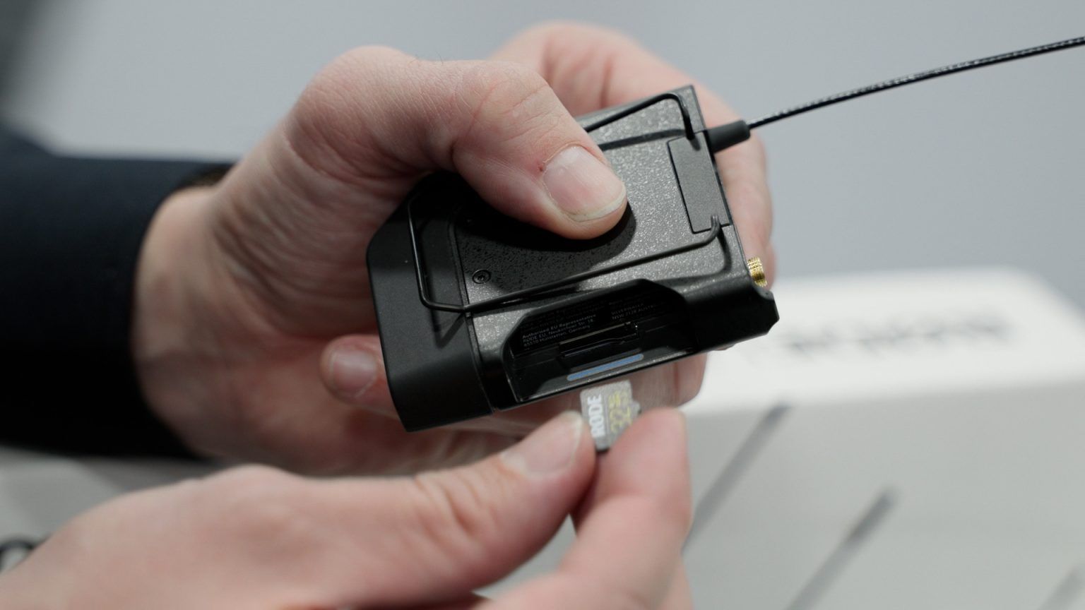 Бездротова мікрофонна UHF система R&Oslash;DE R&Oslash;DELink II (на 2 персони)