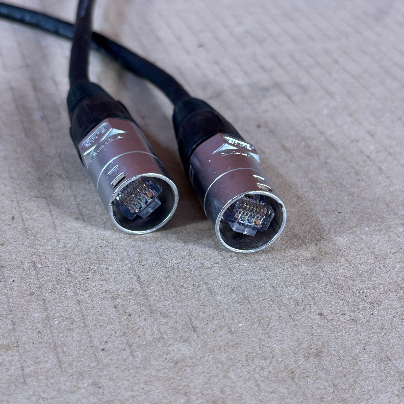 Кабель Neutrik NE8MX-1 ether CON RJ45 Cable Connector Carrier (никель) (б/у)