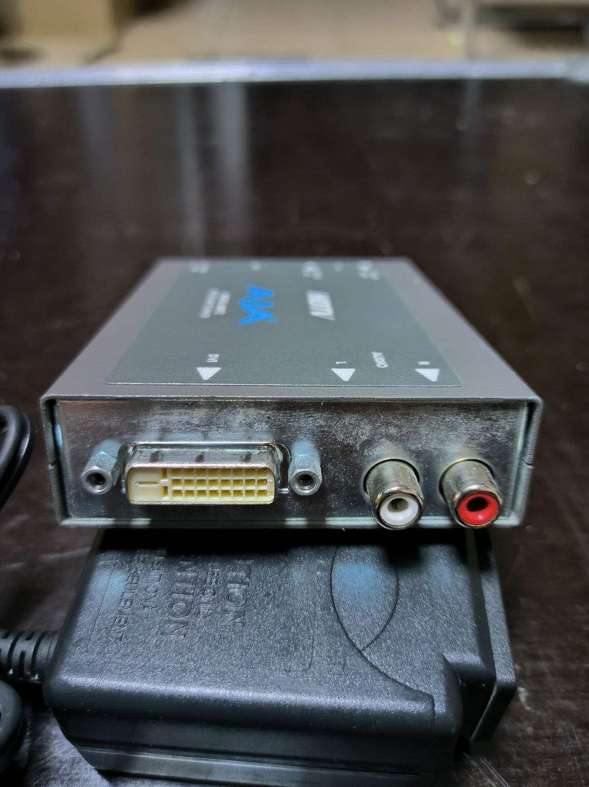 Конвертер AJA HDP2 HD-SDI/SDI в DVI-D и аудио (б/у)