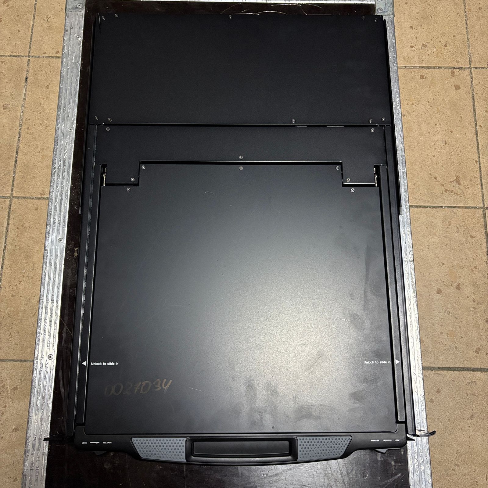 Серверна KVM-консоль ATEN CL5708 (вживана)