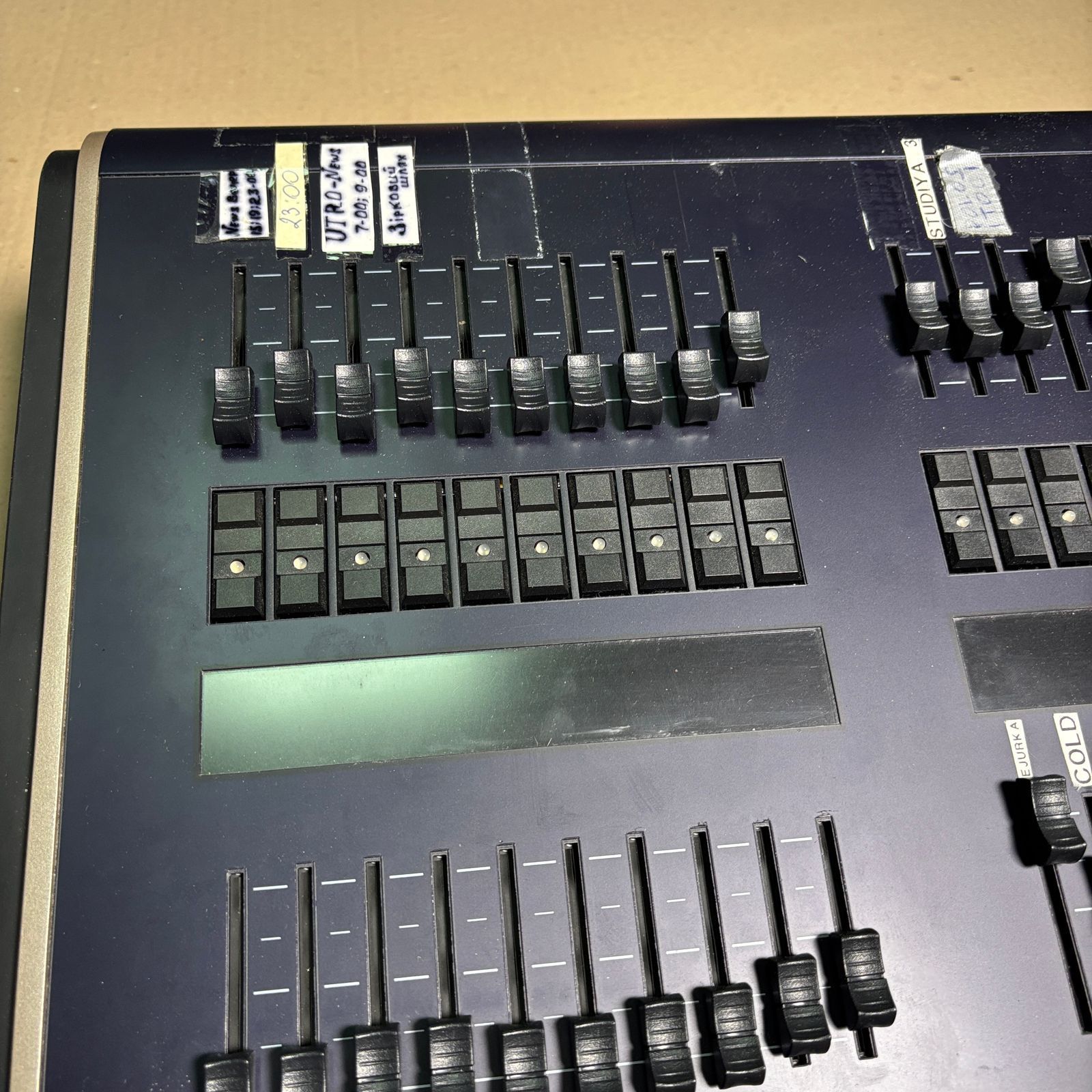 Пульт управления освещением ETC ION 1000 PN 4310A1012+2x20 Fader Wing 4310A1003 (б/у)