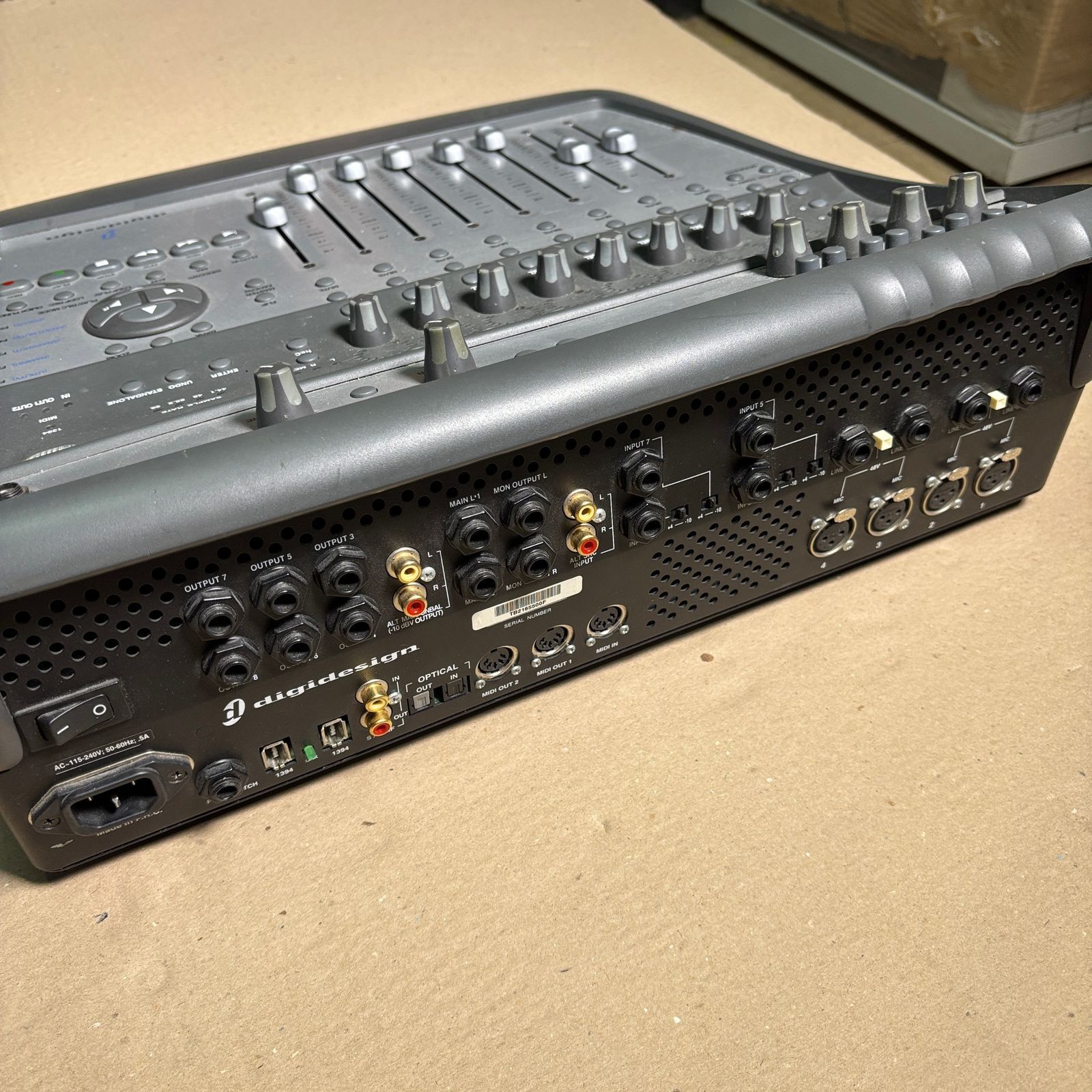 Цифровой аудиоинтерфейс Digidesign Digi 002 Console FireWire (б/у)