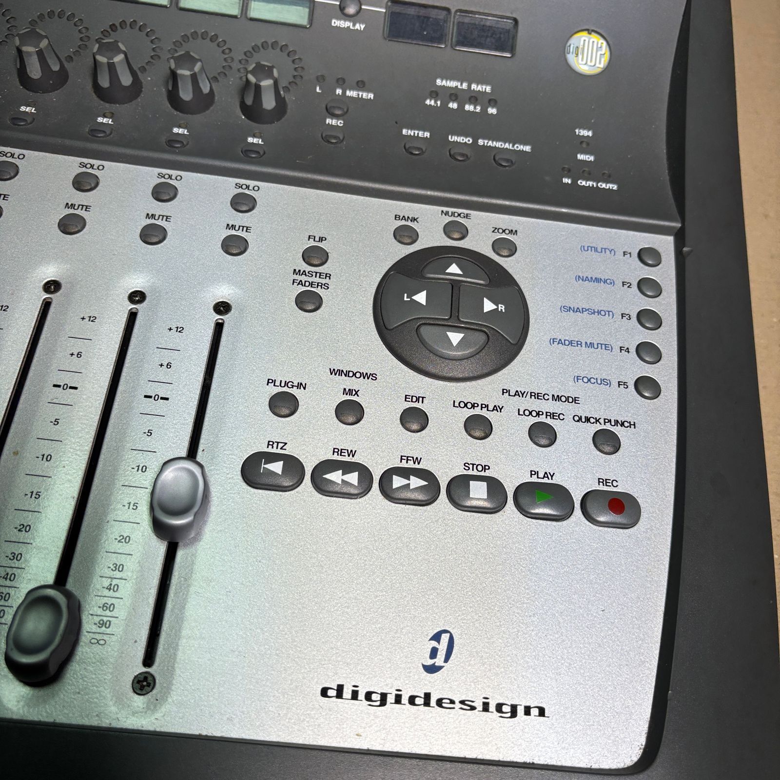Цифровой аудиоинтерфейс Digidesign Digi 002 Console FireWire (б/у)