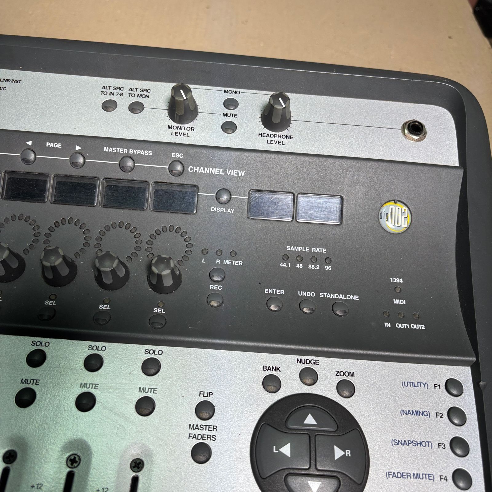 Цифровой аудиоинтерфейс Digidesign Digi 002 Console FireWire (б/у)