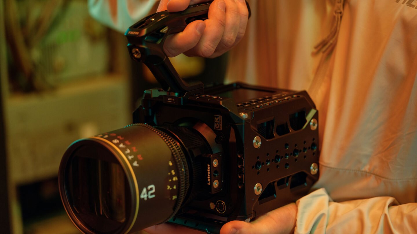 Tilta Camera Cage Pro Kit for Blackmagic PYXIS 6K (V-Mount) (ES-T21-B-V) : професійна клітка для кінокамер