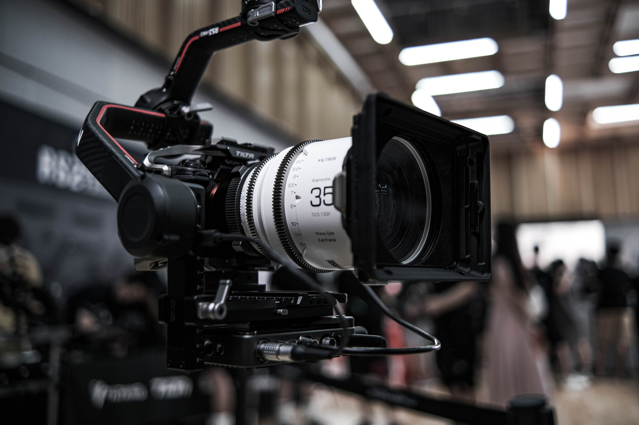 Об'єктив Viltrox EPIC Anamorphic 35mm T2.0 1.33X Cine Lens (PL Mount)
