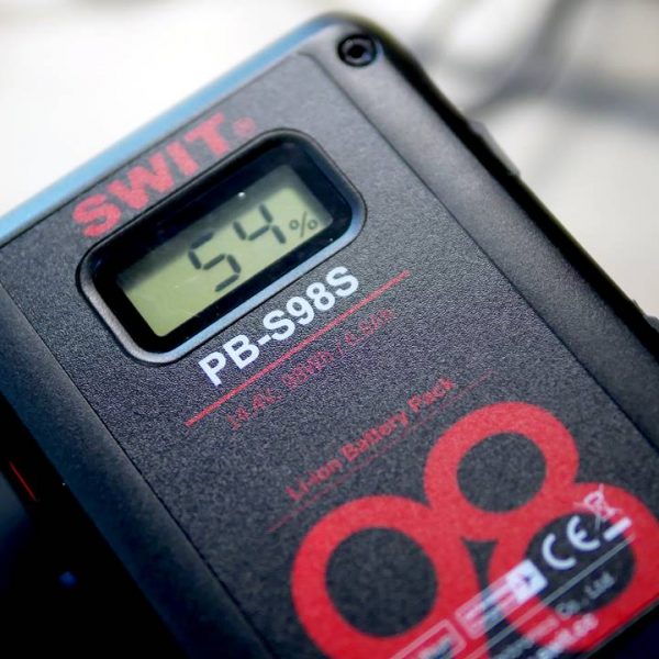 Swit PB-S98S – компактный V-Mount аккумулятор 98Wh с двойными выходами D-Tap