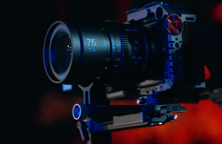 Sirui Astra T1.8 1.33x 75mm Full Frame Anamorphic для Nikon Z mount (Neutral Flares) — автофокусний об'єктив для кінематографа з анаморфним стисненням