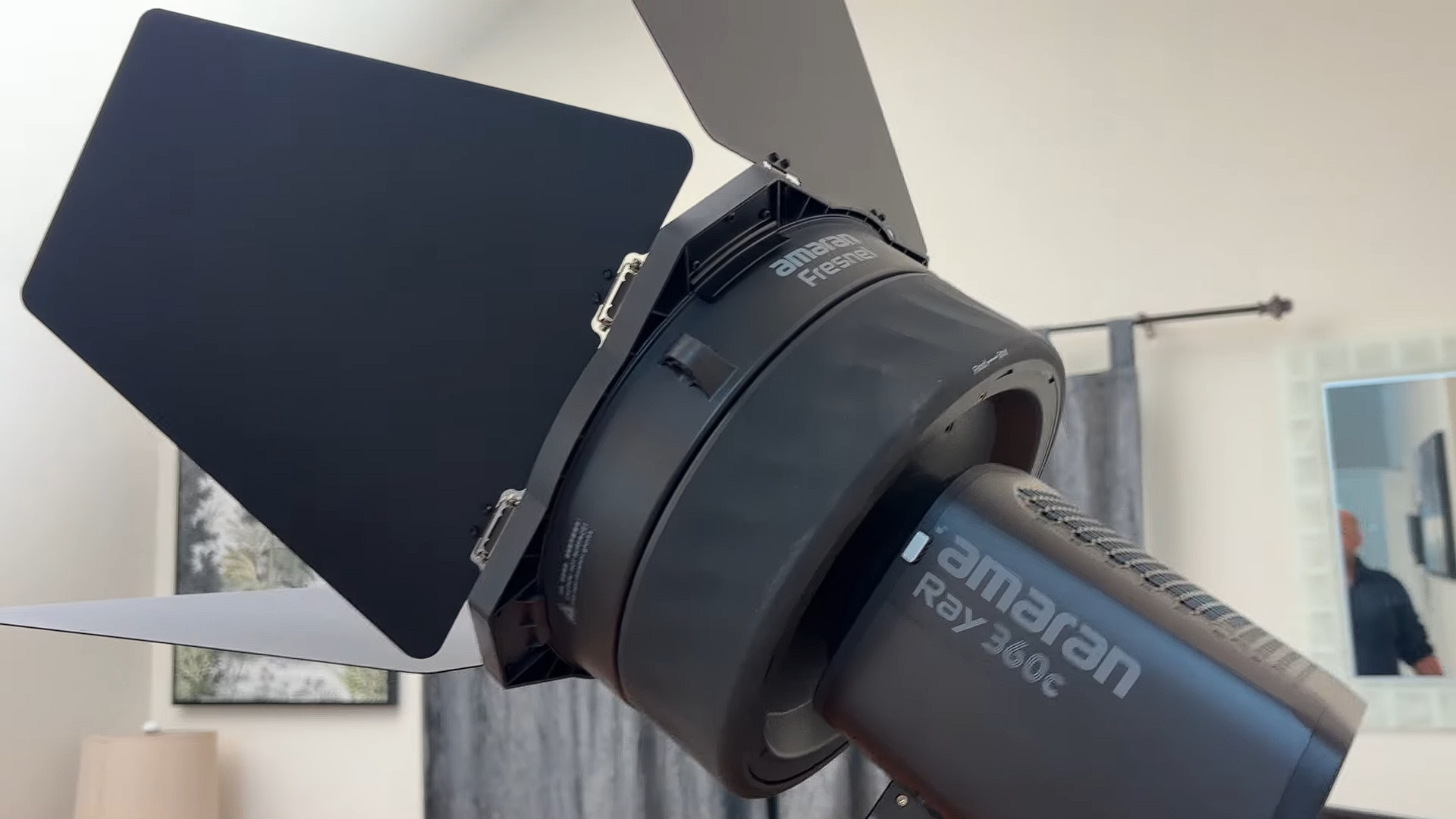 Aputure Amaran Fresnel для Ray 360c / 660c — проекційна лінза Френеля для гнучкого керування променем світла