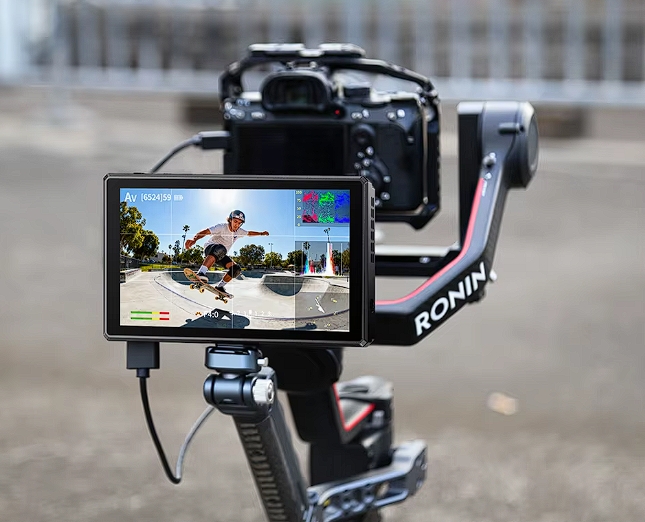 Bestview // Desview Blade 5 (5.5") — накамерний монітор з товщиною лише 13,2 мм, роздільною здатністю 1920 x 1080 та підтримкою 4K 60p