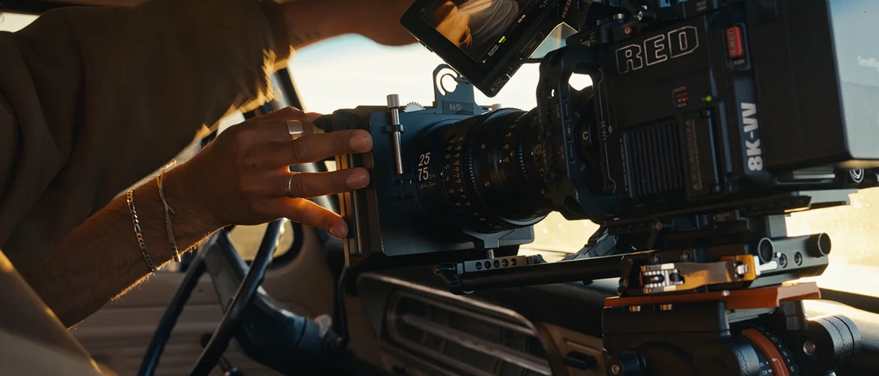 DZOFilm Arles Zoom 25-75mm T2.6 FF Cine Lens (ARRI PL/Canon EF) — об'єктив парфокального типу для професійної кінозйомки