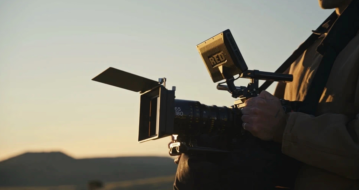 DZOFilm Arles Zoom 65-180mm T2.6 FF Cine Lens (ARRI PL/Canon EF) — парфокальний об'єктив для кінематографа та відеографії
