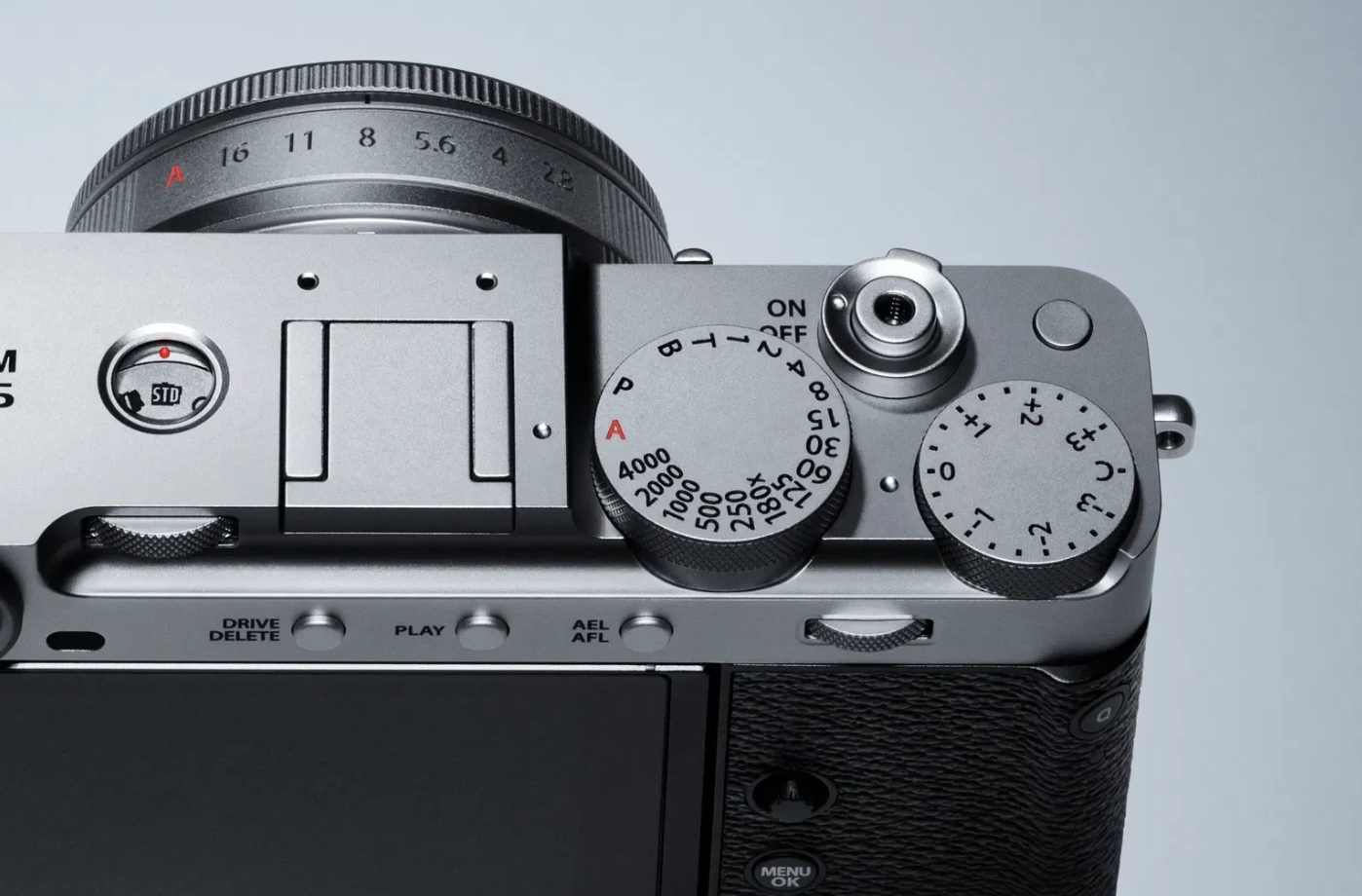 FUJIFILM X-E5 Body (Silver) — камера у стилі ретро для імітації плівки з сенсором 40,2 МП та мобільними розмірами