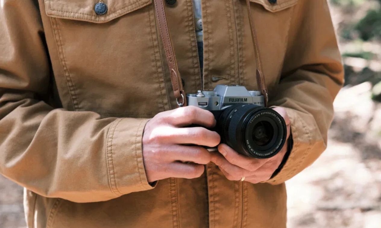 FUJIFILM X-T50 (body) (Silver) — компактна камера з високою роздільною здатністю для зйомки фото й відео до 6,2К