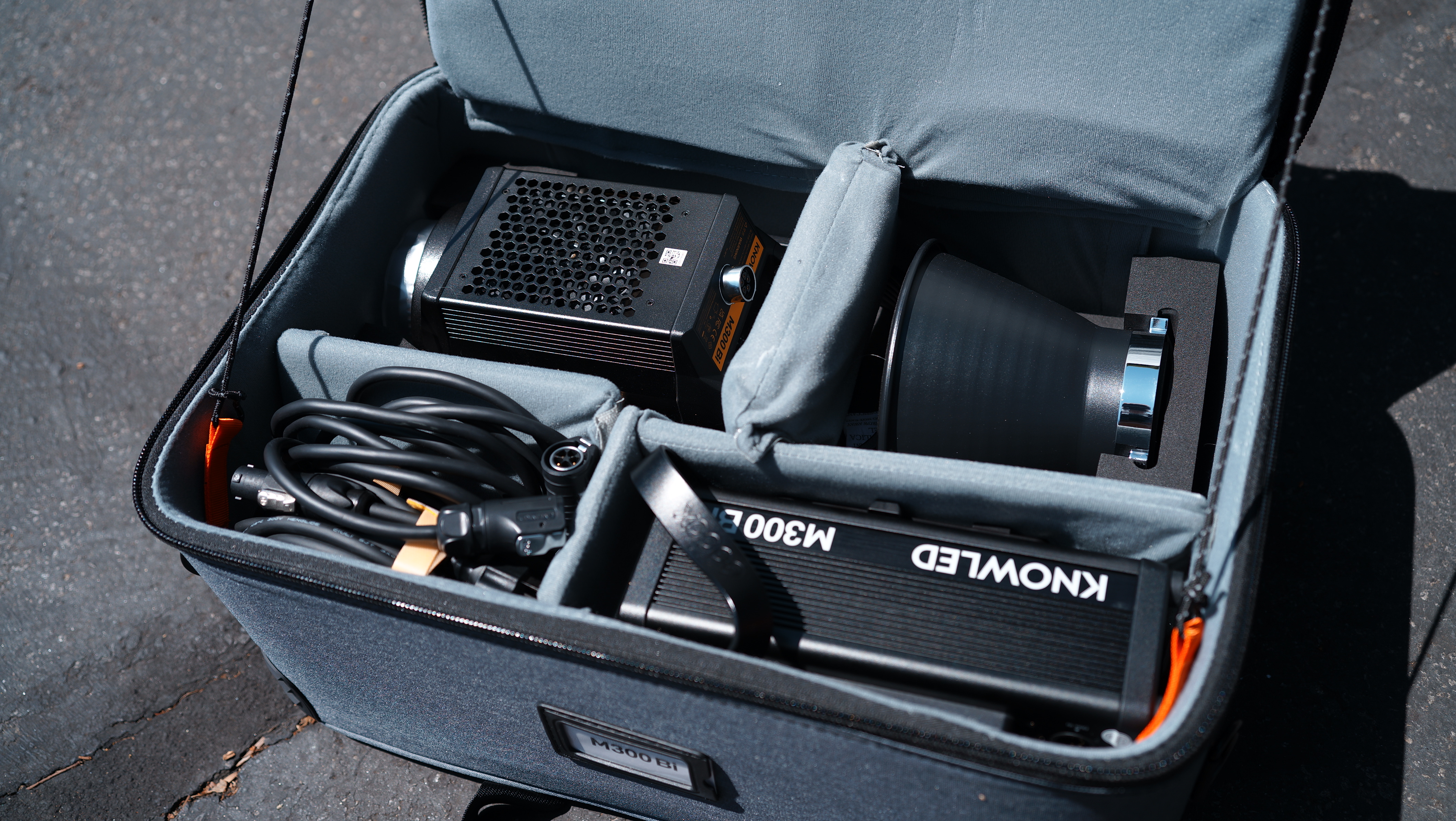 LED світло Godox Knowled M300BI (Bi-Color)