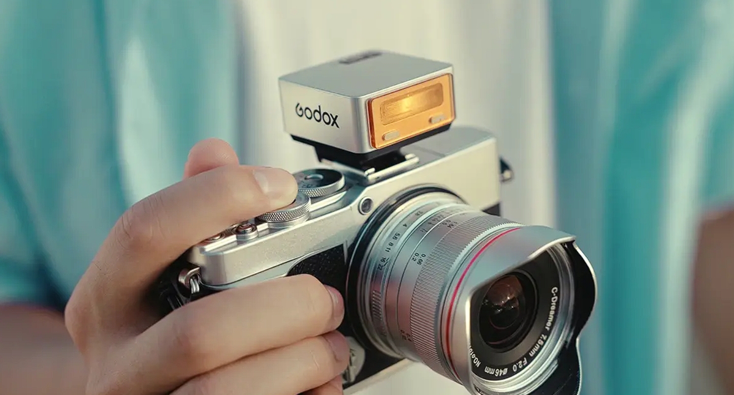 Godox iT22 C (срібний) — супермобільний накамерний спалах з вагою лише 52 г та автоматикою TTL для камер Canon