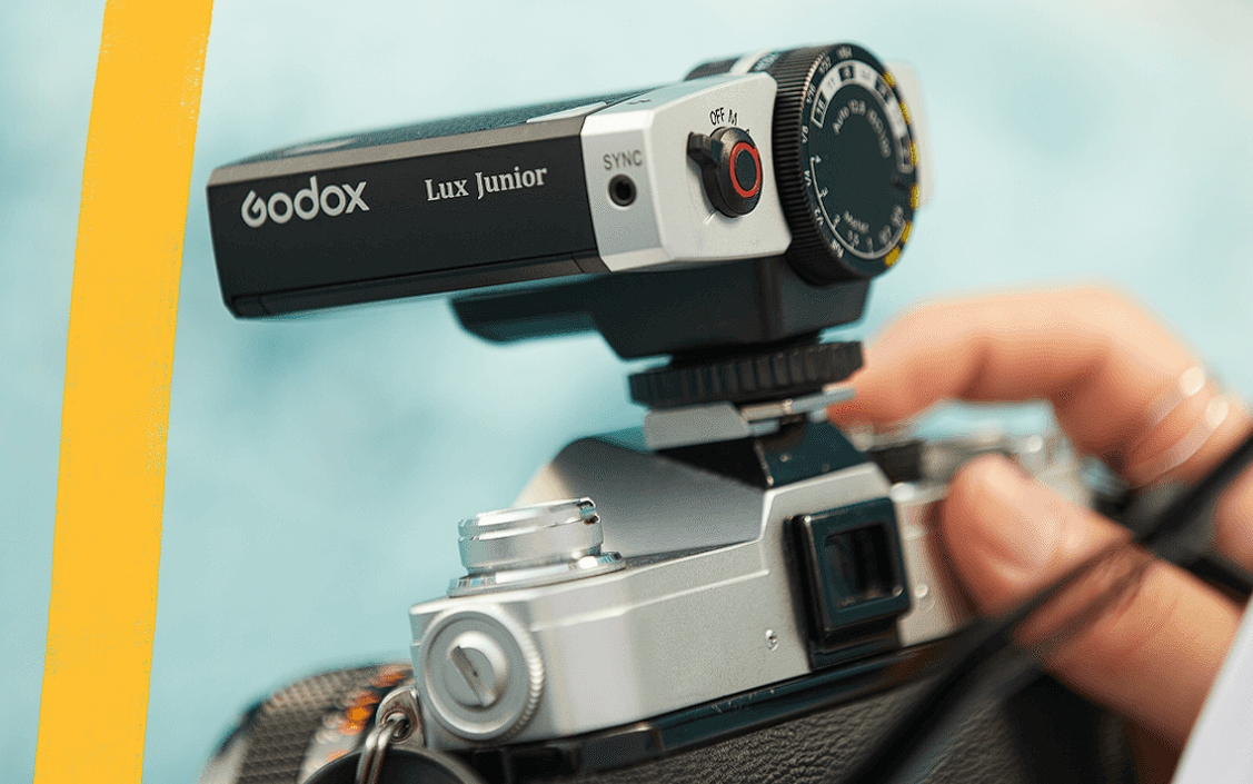 Godox Lux Junior Retro Camera Flash (Black) — накамерний спалах у стилі ретро для швидкої та мобільної зйомки