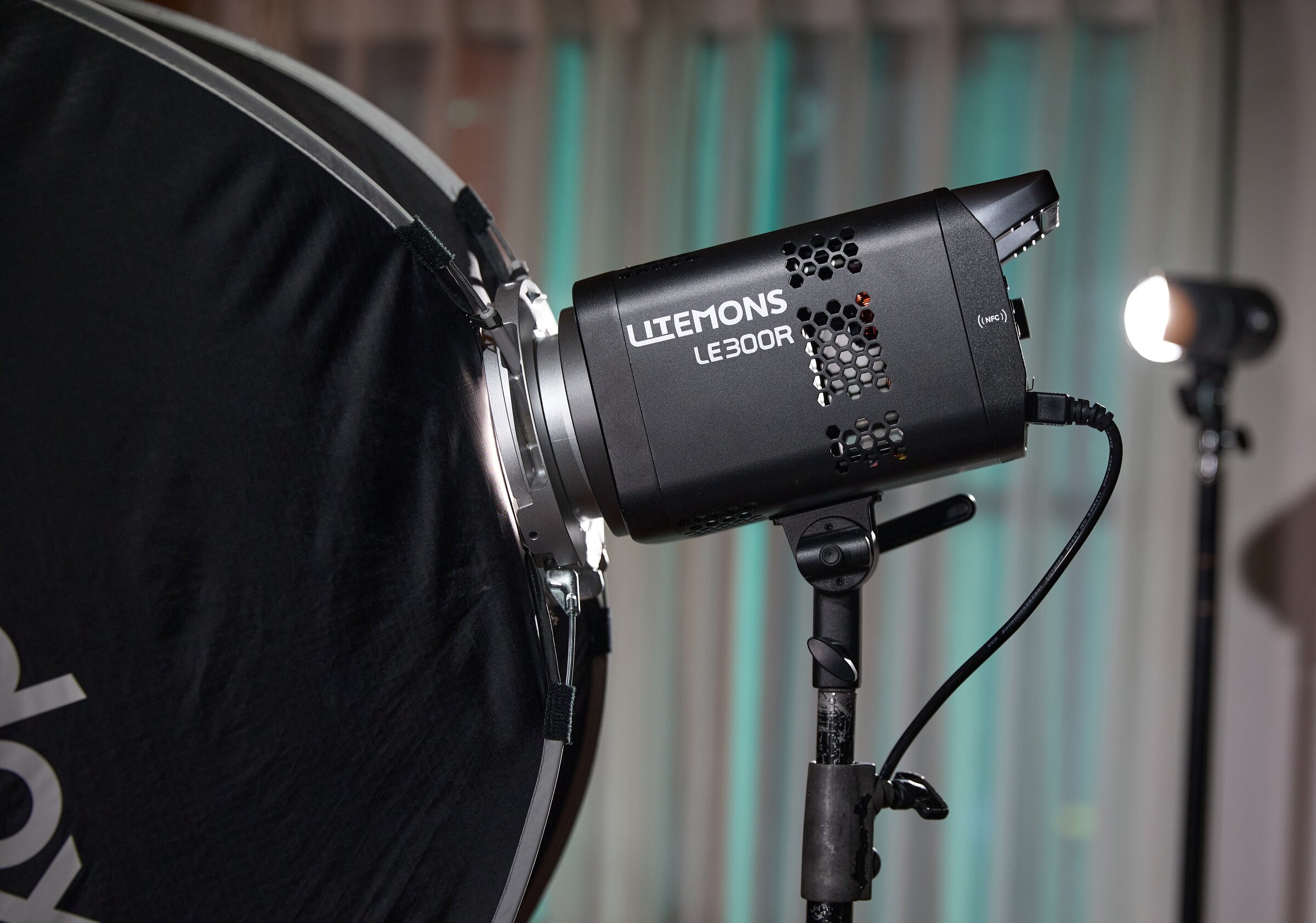 Godox розширює серію Litemons LE повноколірними RGB LED-монолайтами