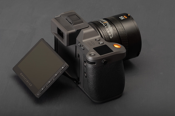hasselblad-x2d-ii-100c-bezdzerkalna-kamera