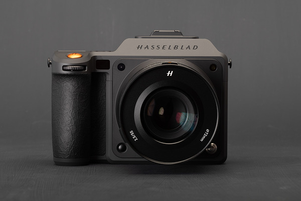 hasselblad-x2d-ii-100c-bezdzerkalna-kamera-serednogo-formatu