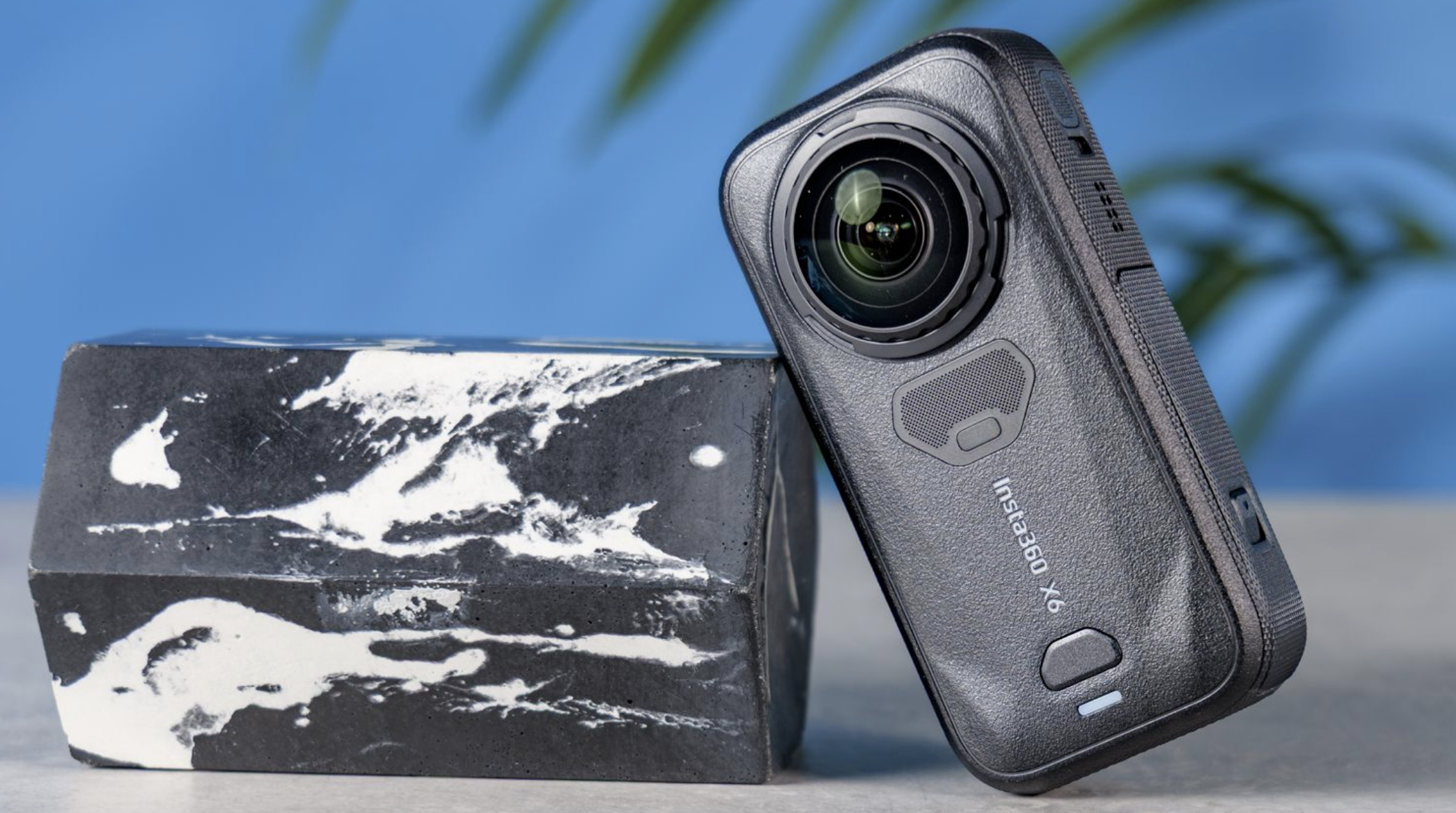 Insta360 X6 вид зблизька