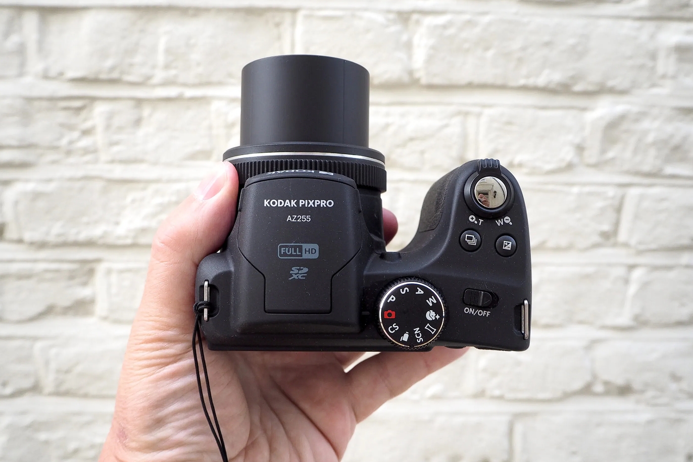 Kodak PIXPRO AZ255 (AZ255BK) — легка й мобільна камера для початківців з потужним оптичним зумом 25х 