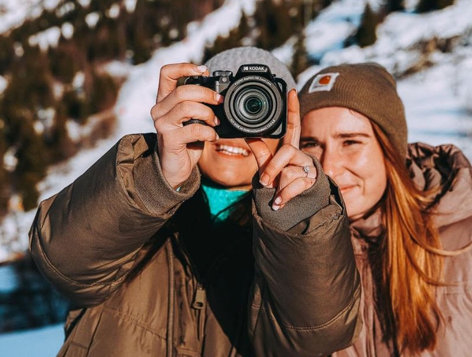 Kodak PIXPRO AZ425 (AZ425BK) — універсальна камера для ентузіастів та початківців з надзвичайним оптичним зумом 42х