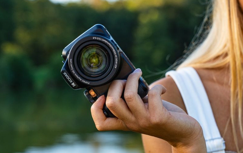 Kodak PIXPRO AZ425 (AZ425BK) — універсальна камера для ентузіастів та початківців з надзвичайним оптичним зумом 42х