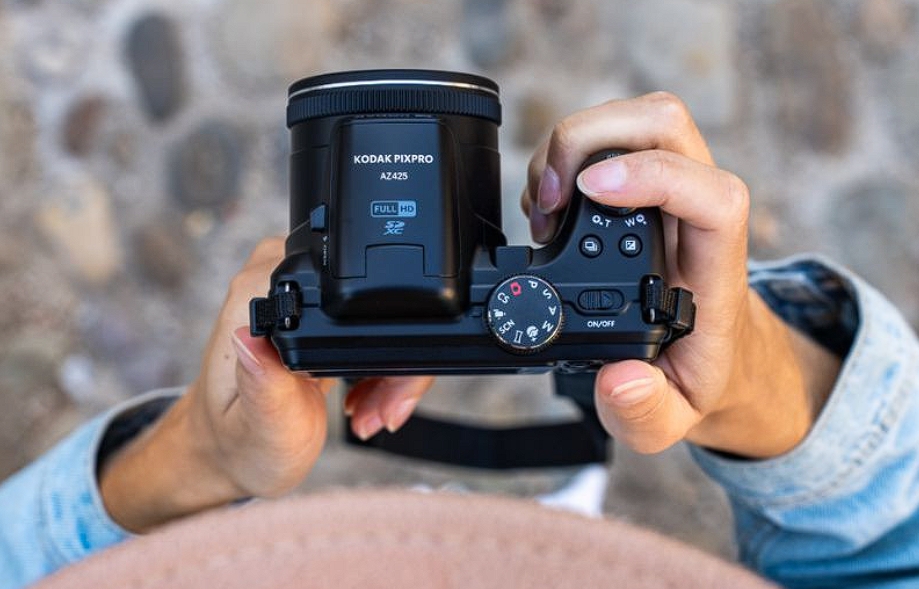 Kodak PIXPRO AZ425 (AZ425BK) — універсальна камера для ентузіастів та початківців з надзвичайним оптичним зумом 42х