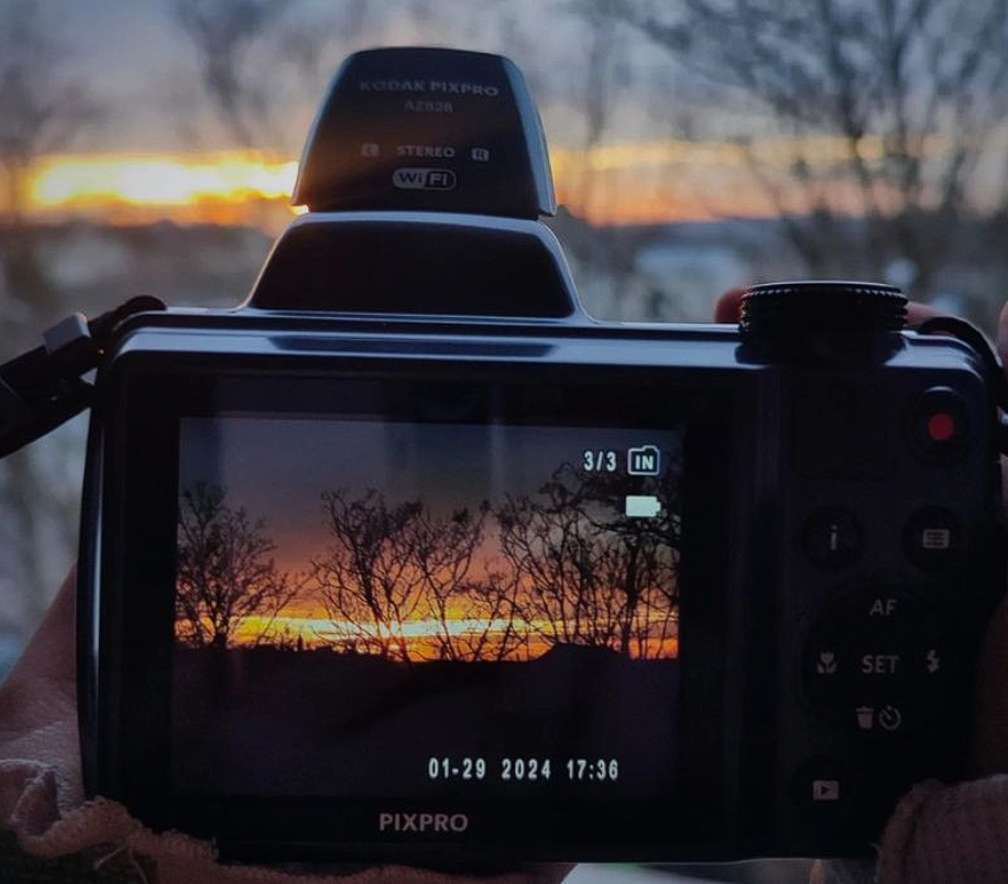 Kodak PIXPRO AZ425 (AZ425BK) — універсальна камера для ентузіастів та початківців з надзвичайним оптичним зумом 42х