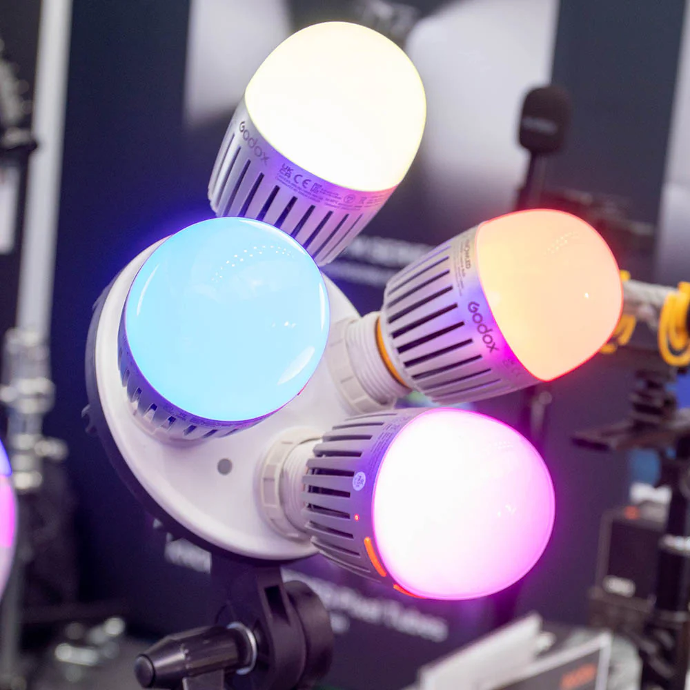 Смарт лампочка Godox KNOWLED C10R