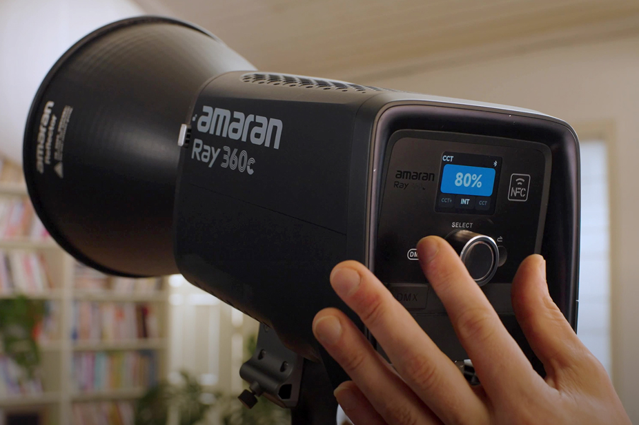 Aputure Amaran Ray 360c – повноколірне LED-світло з потужністю 360 Вт