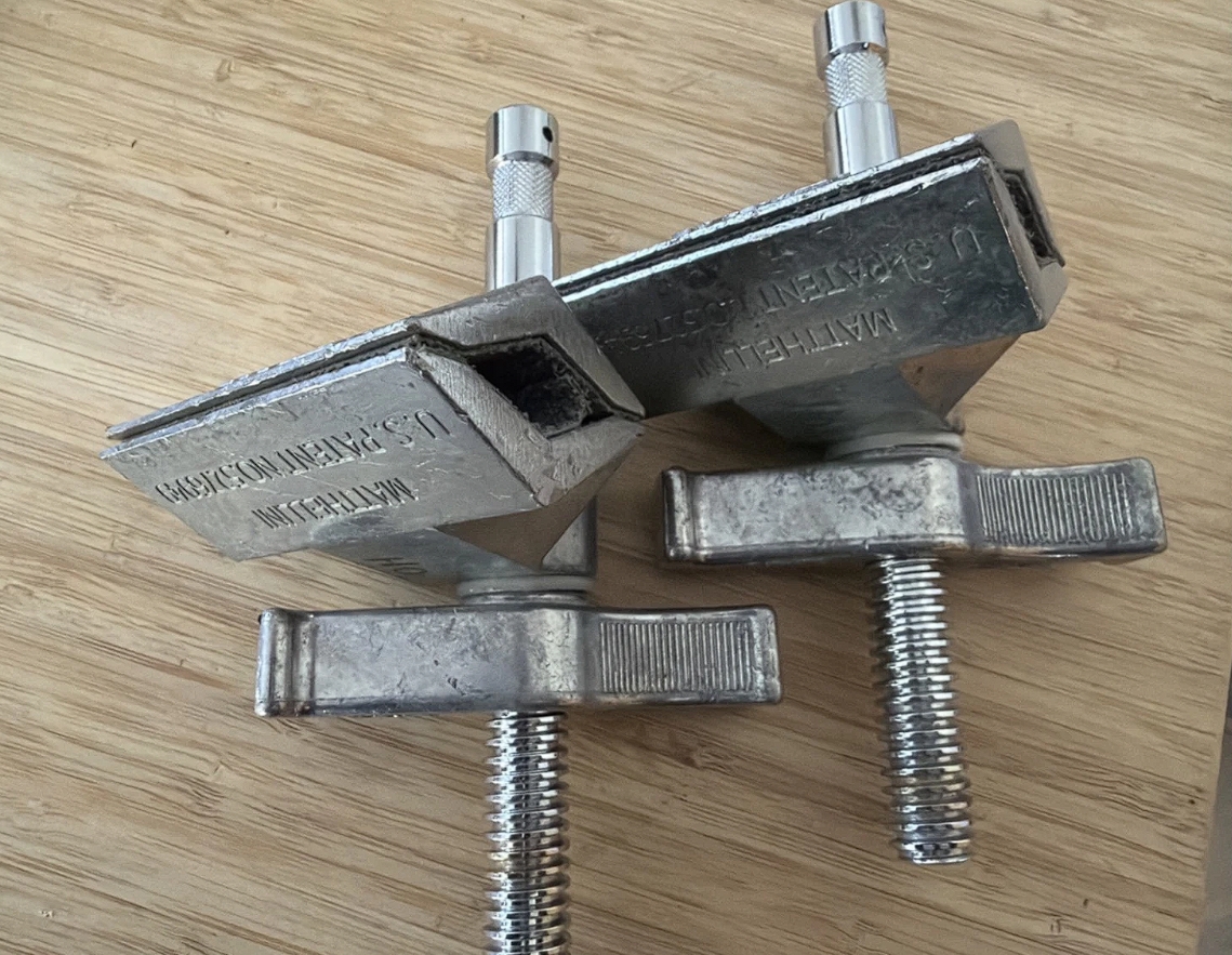 Matthews MATTHELLINI,2'',END JAW,2''PIN — надійний та універсальний затискач для обладнання з Baby Pin 5/8"