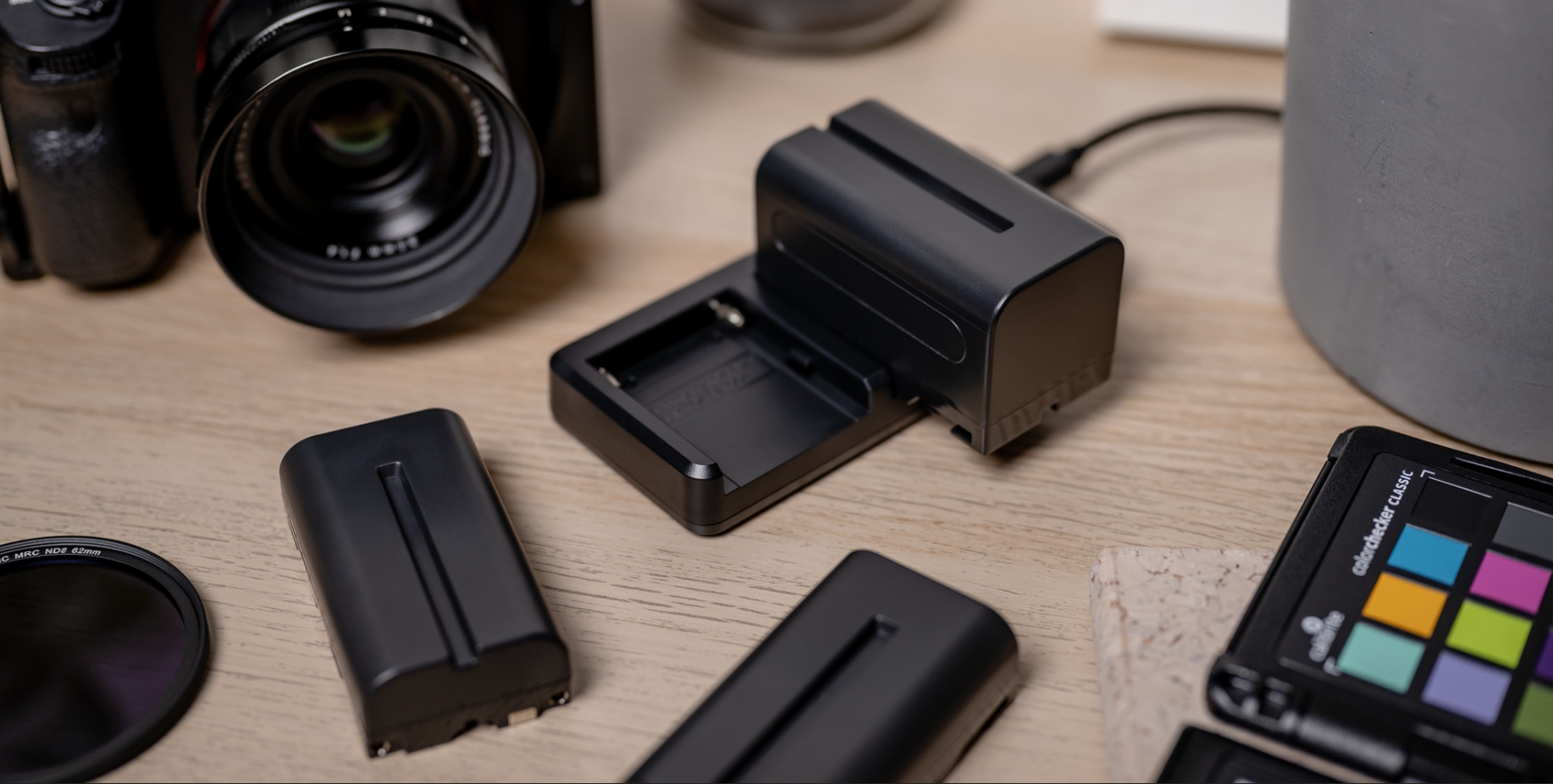 Подвійний зарядний пристрій Newell DL-USB-C та два акумулятора NP-F770 для Sony (NL3015) — набір живлення для зйомки фото/відео на локаціях