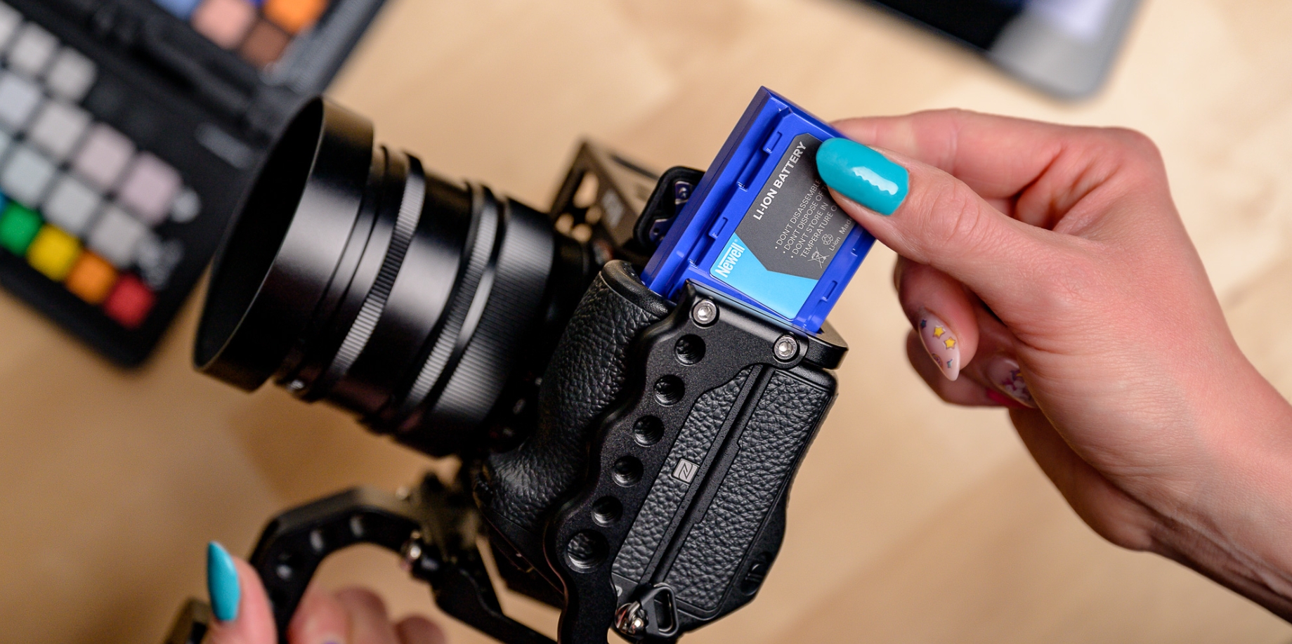Набір Newell SupraCell: зарядний пристрій DC-LCD + 2 акумулятори SupraCell Protect EN-EL15C для Nikon (NL4079) — комплект для зйомки в екстремальних умовах