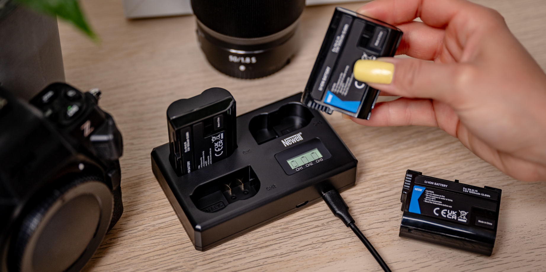 Newell TT-USB-C для акумуляторів NP-FW50 (NL4804) — легкий зарядний пристрій з трьохканальною конструкцією для роботи у локаціях