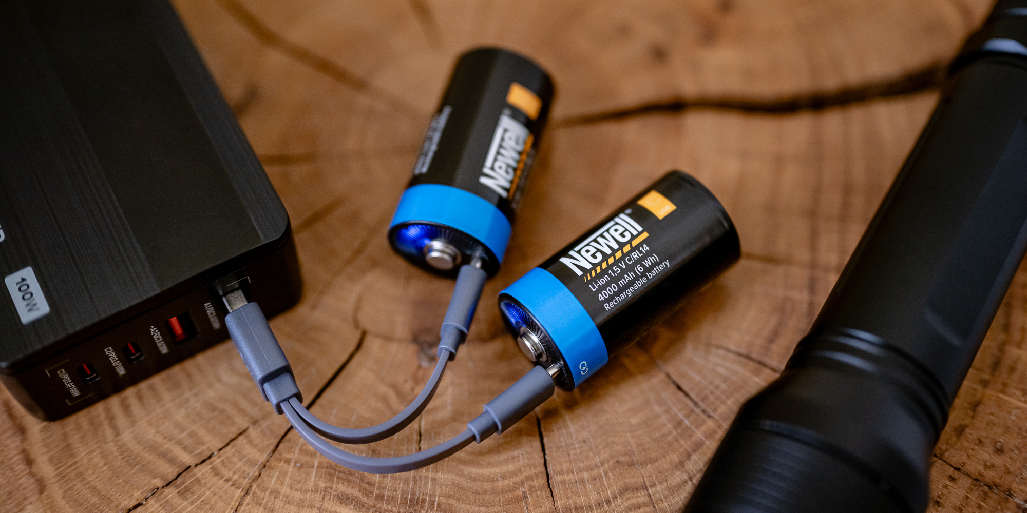 Newell USB-C C/R14 Rechargeable Battery - 4000 mAh (2 шт.)(NL4207) — місткий акумулятор з можливістю зарядки через кабель USB-C