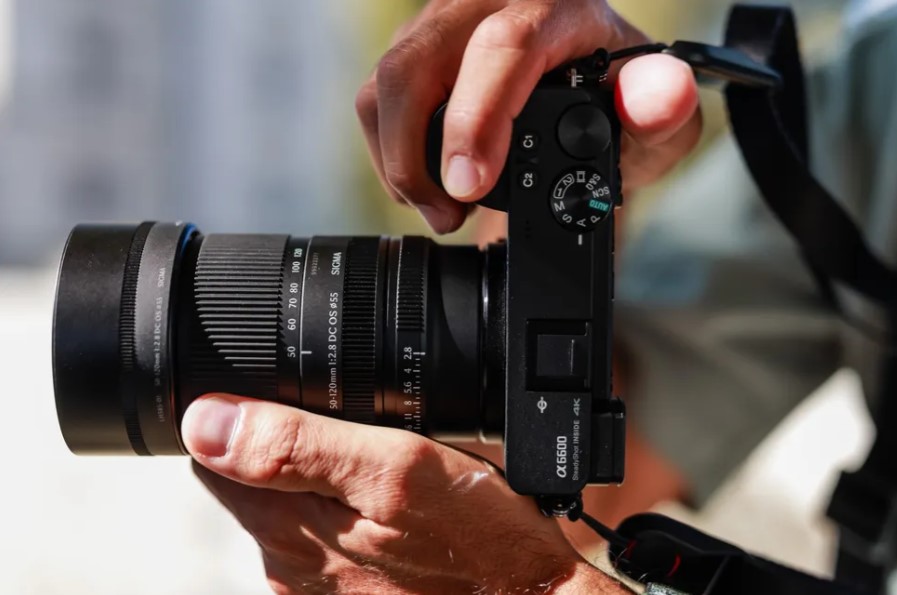 Нова лінійка кроп-оптики: Sigma випустила легкий телезум 50-120mm f/2.8 та перенесла ультразум 16-300mm на Nikon Z
