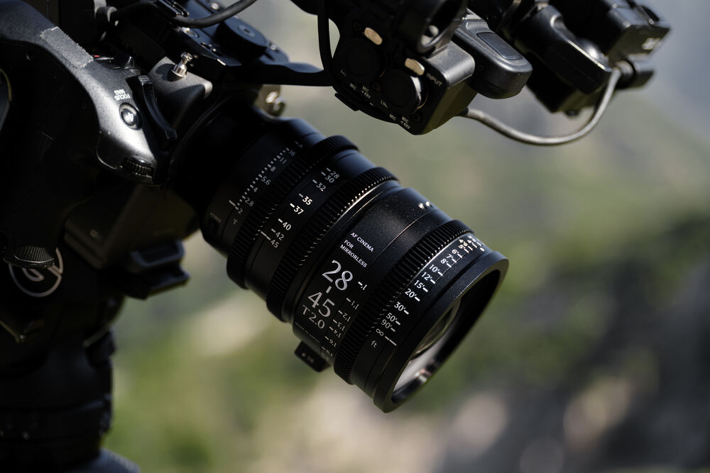 Sigma 28–45 mm T2 AF Cine Zoom: кінооб’єктив із автофокусом для професійної зйомки