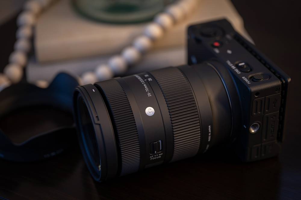 obyektiv-sigma-28-70mm-f28-dg-dn-contemporary-e-mount-dlya-sony