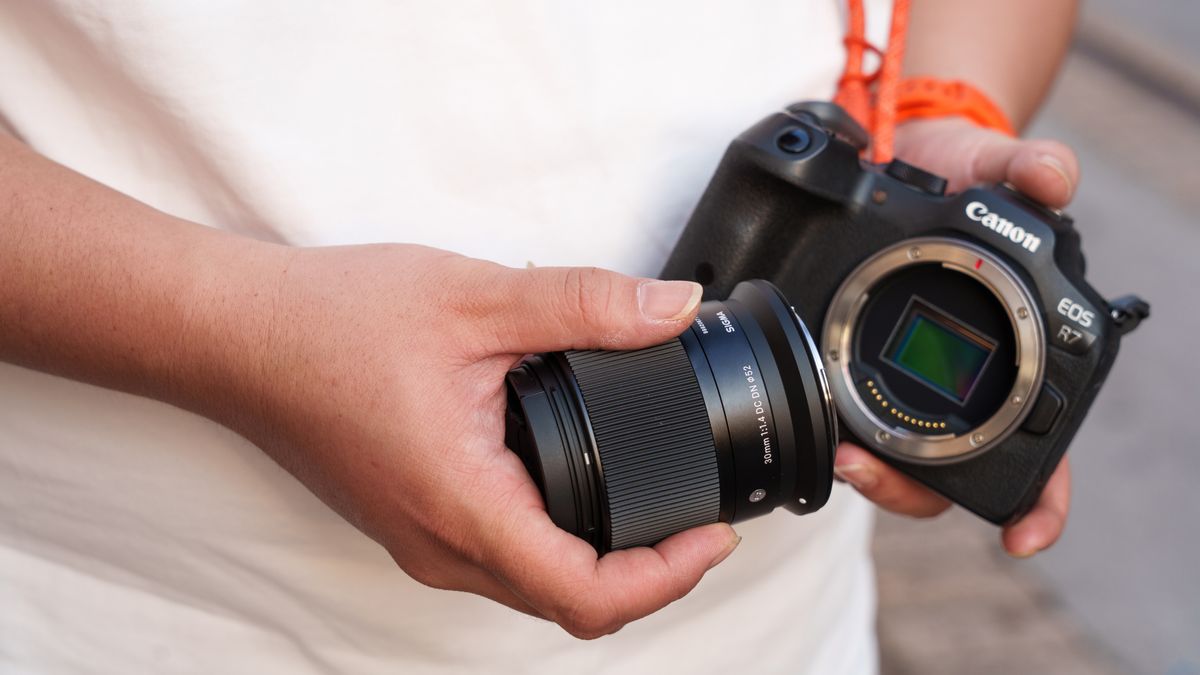 Sigma 56mm f/1.4 DC DN: компактный светосильный портретный объектив для APS-C камер