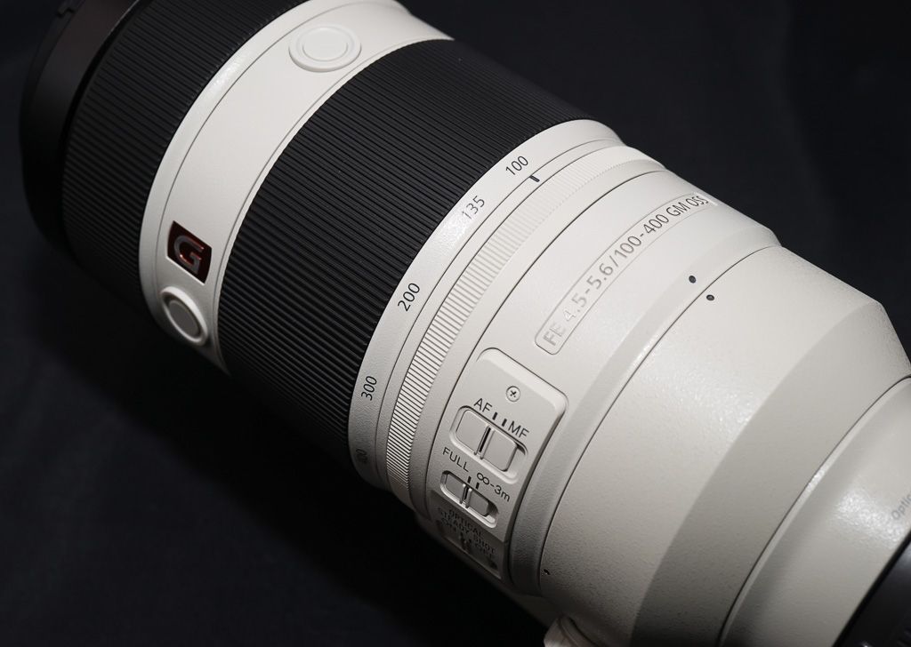 Sony FE 100-400mm f/4.5-5.6 GM OSS — легкий супертелеоб'єктив G Master для репортажу і дикої природи