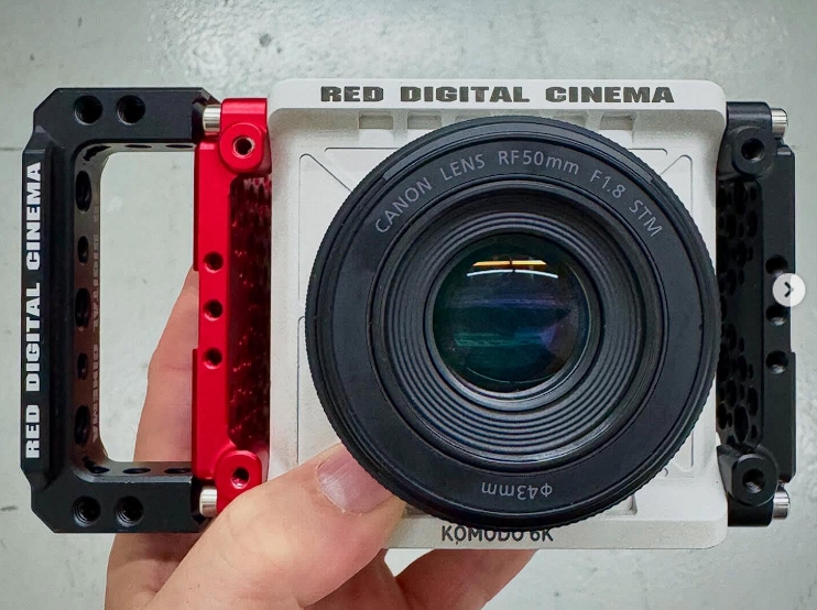 RED DIGITAL CINEMA KOMODO Wing Grip — бічна ручка для зручного утримання камер RED KOMODO
