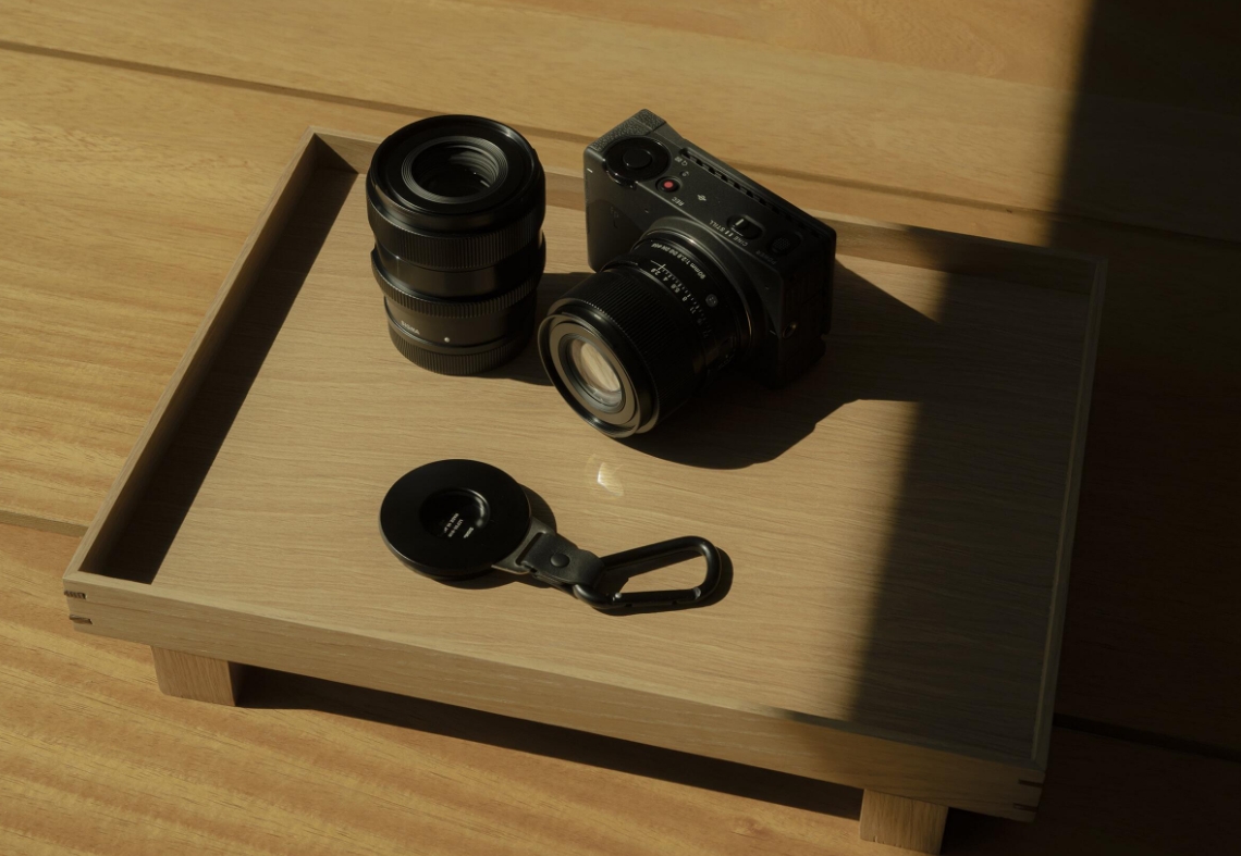 Sigma 90mm f/2.8 DG Contemporary L Mount (Black) — компактний та легкий об'єктив з телевізійною перспективою