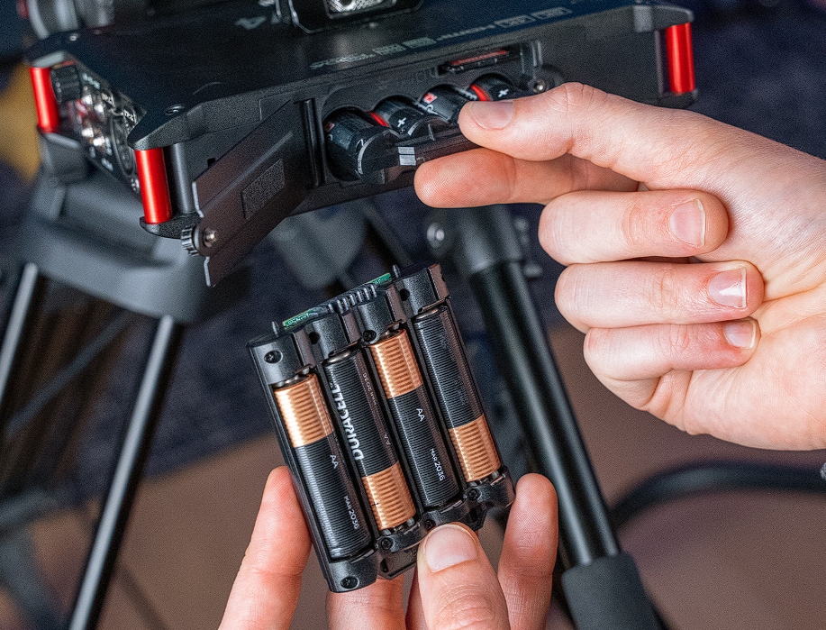 Tascam FR-AV4 — цифровий аудіорекордер з 4 каналами, професійними виходами XLR/TRS та записом 32 біти з плаваючою комою