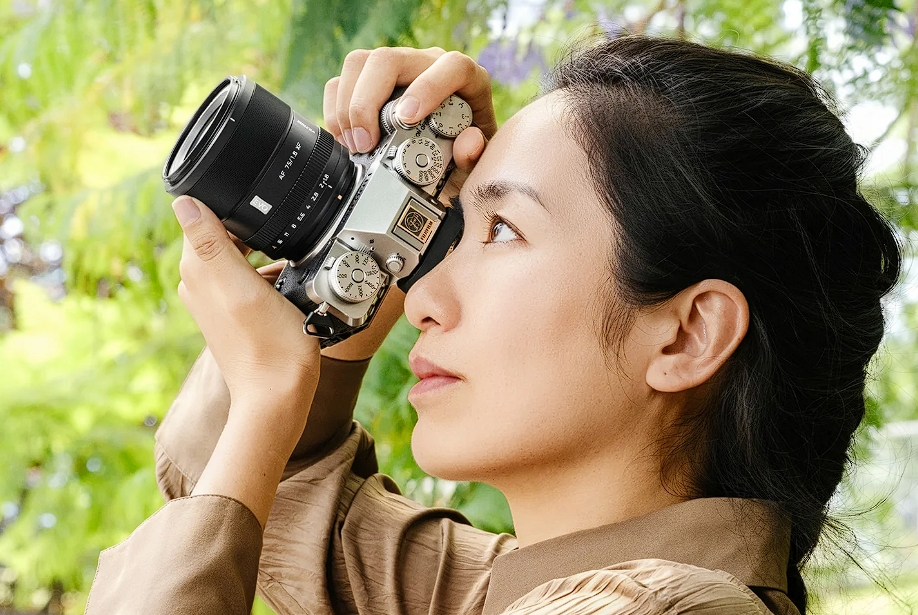 Viltrox 75mm f/1.8 Х mount (для FUJIFILM) — мобільний об'єктив з масою 325 г та телевізійною перспективою для камер APS-C