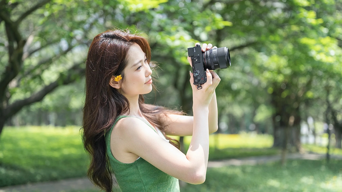 Viltrox AF 75mm f/1.8 EVO Z mount (для Nikon) — об'єктив з вагою 355 г для фільмування портретів та предметів на камери APS-C