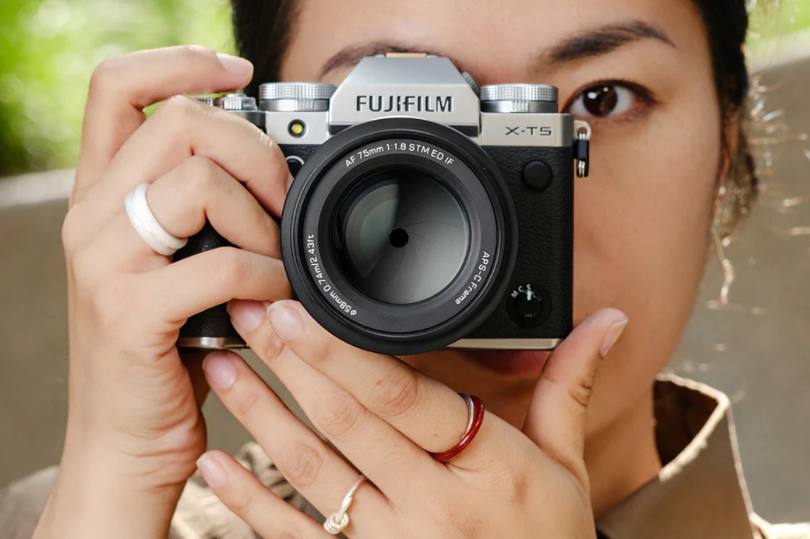 Viltrox AF 75mmf/1.8 EVO Х mount (для FUJIFILM) — мобільний об'єктив APS-C з телевізійною перспективою для зйомки портретів