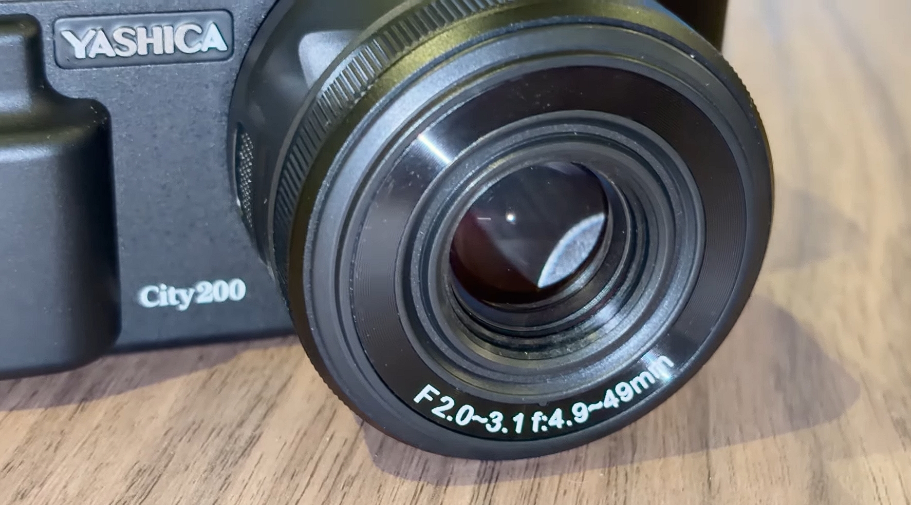 Yashica City 200 Digital Camera (YAS-DGC200-BK) — компактна та бюджетна камера з оптичним зумом 10х для універсальної повсякденної зйомки